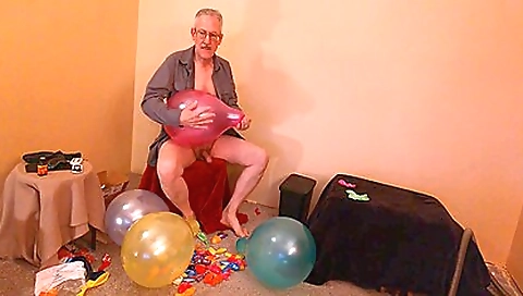 Sexy slut loves a hot cock