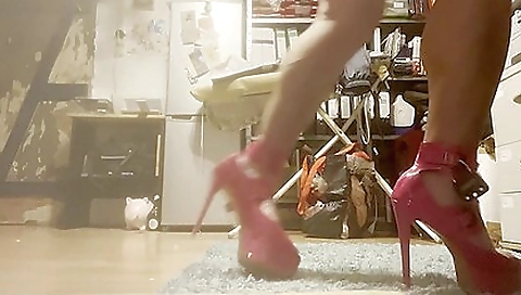 Sexy slut loves getting her pussy and ass fucked