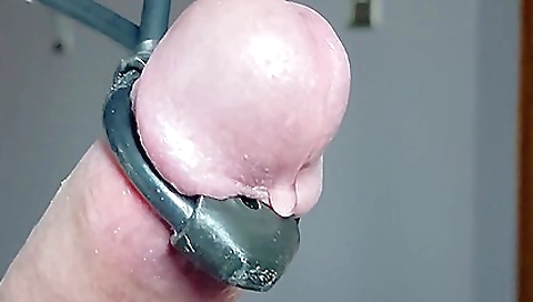 Shemal fill with dildo fucks her pussy
